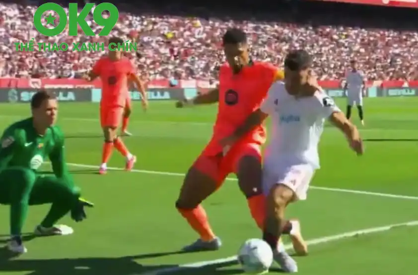 Tranh Cãi Nảy Lửa Bao Trùm Trận Sevilla vs Barcelona